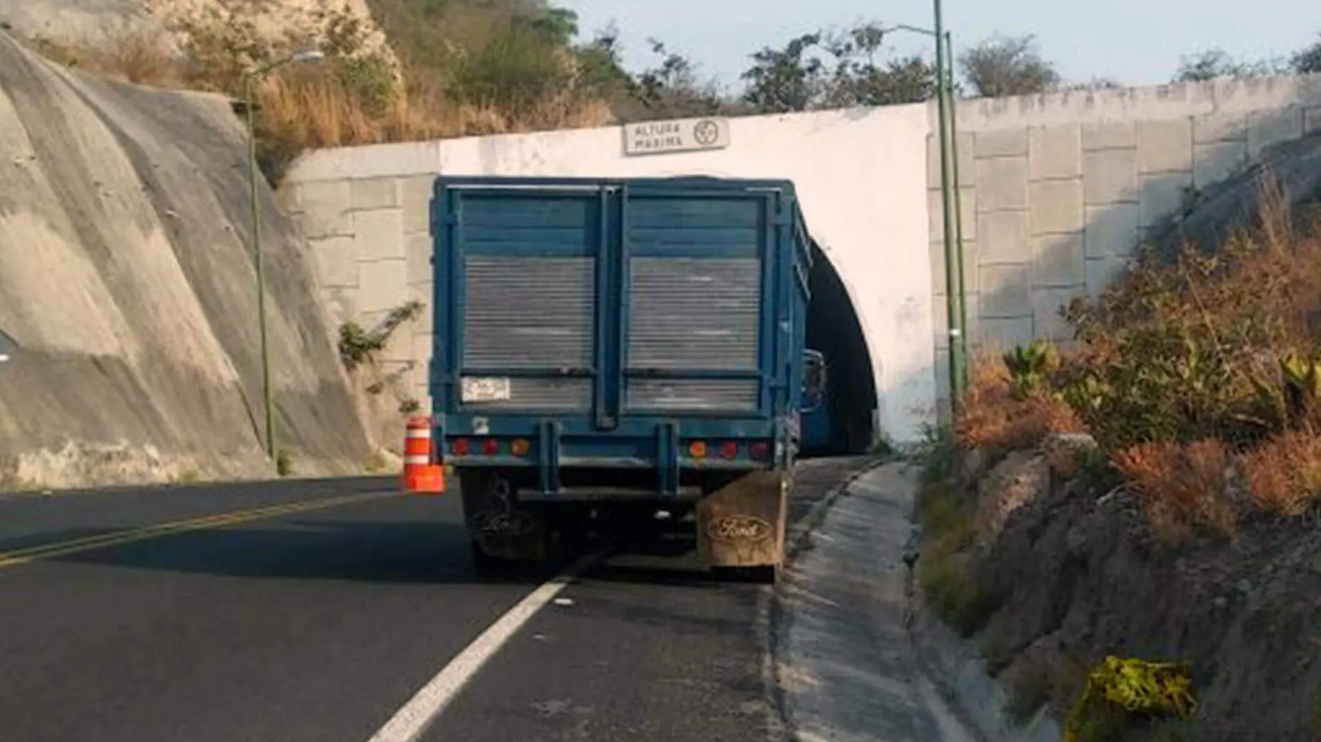 Camioneta abandonada